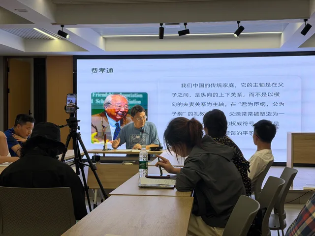 在高流动性社区中，成年人如何重新建立有意义的人际连接与自我表达？ 图像 6