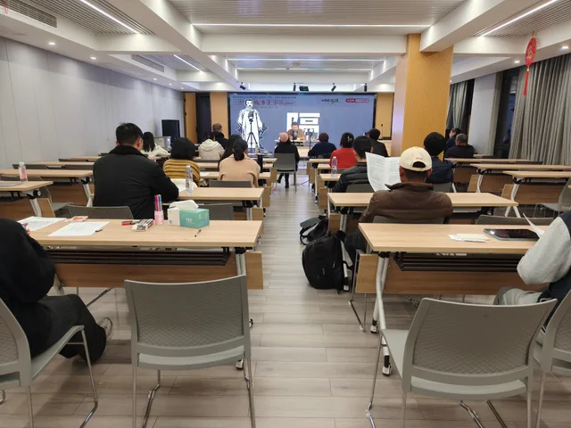 在高流动性社区中，成年人如何重新建立有意义的人际连接与自我表达？ 图像 4