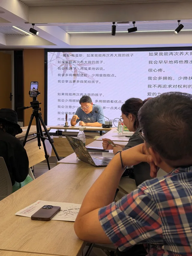 在高流动性社区中，成年人如何重新建立有意义的人际连接与自我表达？ 图像 15