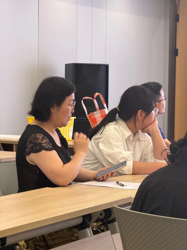 在高流动性社区中，成年人如何重新建立有意义的人际连接与自我表达？ 图像 10